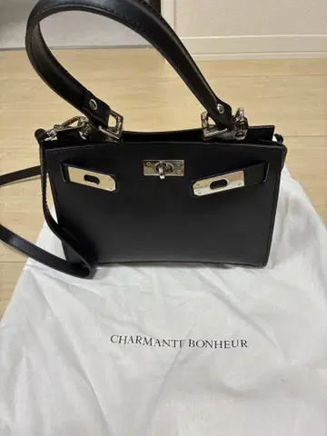 CHARMANTE BONHEUR 블랙 숄더백