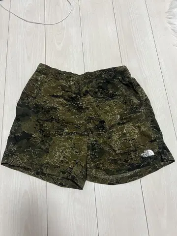The North Face 카모플라쥬 숏팬츠