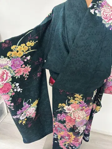 미사용에 가까운 럭셔리 짙은 녹색 꽃무늬 후리소데 은사 은은한 광택 모란