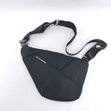 새상품급 니드 어반네이처 바디백 슬링백 발수 블랙