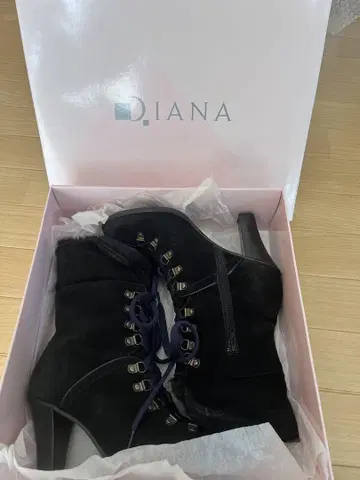 DIANA 블랙 스웨이드 퍼 부츠