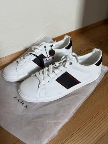 ZARA 스니커즈