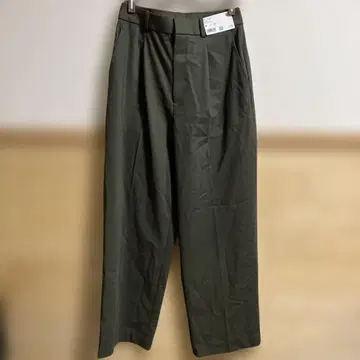 UNIQLO 턱 와이드 팬츠 M 사이즈 올리브