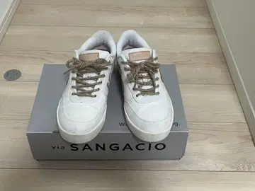 박스 포함 SANGACIO 화이트 스니커즈