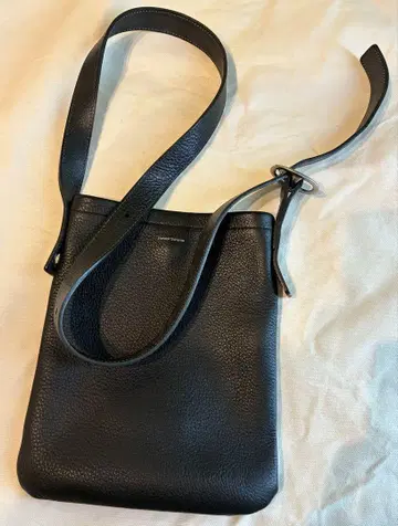 Hender Scheme 블랙 가죽 숄더백