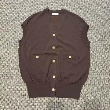 BARNYAROSTRM 브라운 골드 버튼 니트 베스트