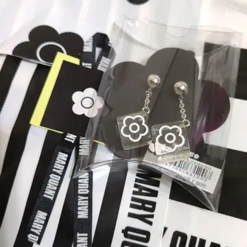 MARYQUANT [ 클리어 큐브 귀걸이 ] 택 포함 새상품 2024ss