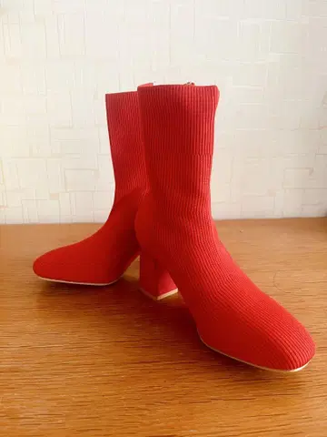 빨간색 리브 니트 숏부츠 중간 힐 23.5cm 새상품