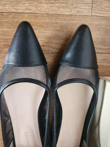 블랙 스틸레토 플랫슈즈