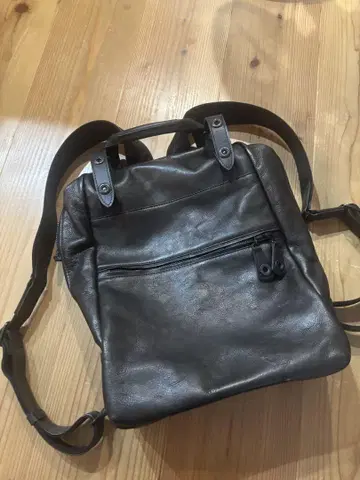 다크 브라운 가죽 백팩