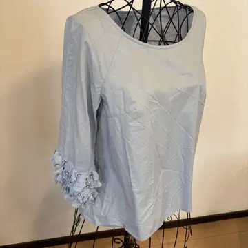 그레이스 콘티넨탈 스카이블루 소매 프릴 비쥬