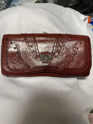 안나수이 가죽 장지갑 나비 모티브 빨간색