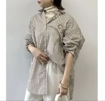 새상품급 LOUNGEDRESS 자수 스트라이프 셔츠 베이지