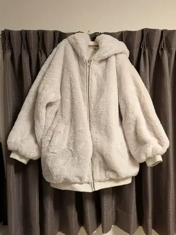 후드 부착 보아 자켓 화이트