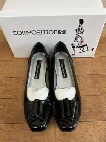 COMPOTITION 블랙 플랫슈즈