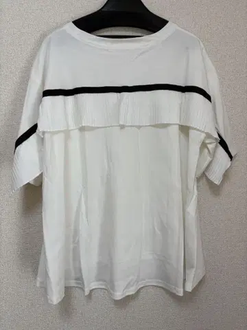 새상품 이번 시즌 DouDou 백 플리츠 컷 탑 화이트