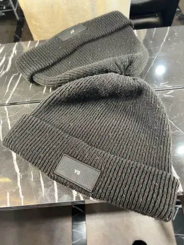 Y-3 와이스리 로고 패치 리브 니트캡 니트 모자 비니