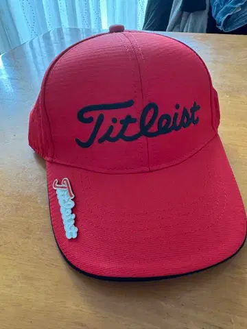 새상품, 미사용 Titleist 레드 캡 메쉬