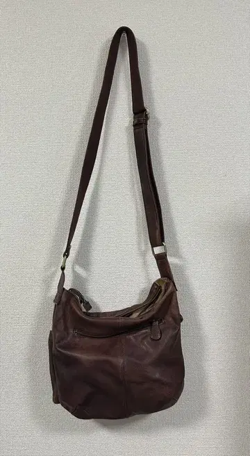 다코타의 백입니다. 포켓이 많아요