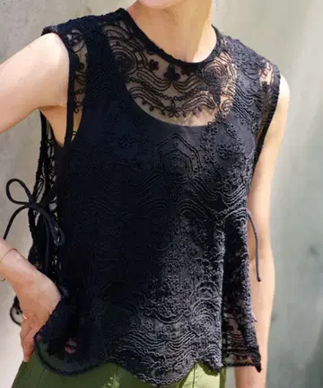 TORRAZZO DONNA 트라쪼돈나 레이스 블라우스 베스트