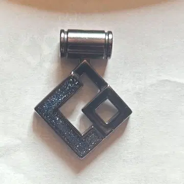코란토테 탑 목걸이