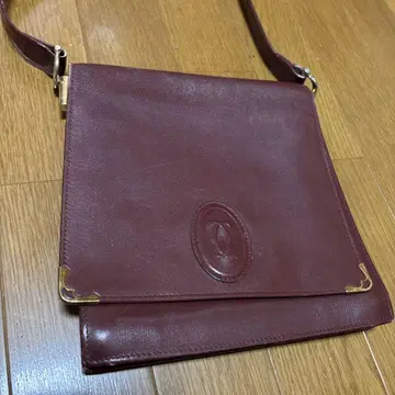 버건디 가죽 숄더백