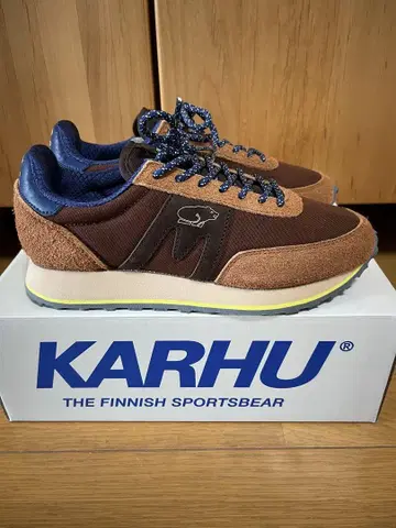새상품급 KARHU 스니커즈 브라운