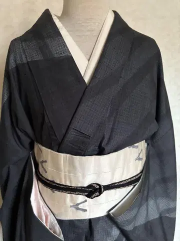 먹색 순수 실크 츠무기 부츠케