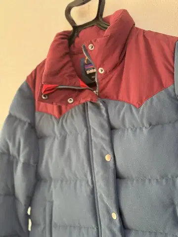 인기 색상 Patagonia 비비 다운 자켓 블루/버건디