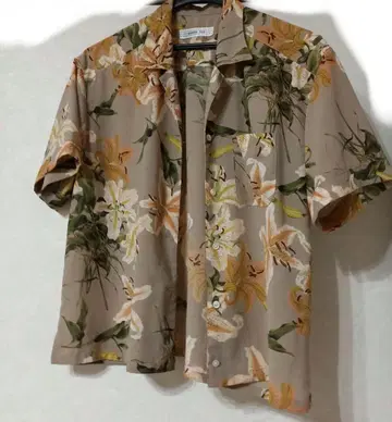 카네코 이사오 폴리에스테르 백합 패턴 블라우스