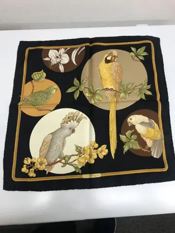 Salvatore Ferragamo 살바토레 페라가모 실크 스카프