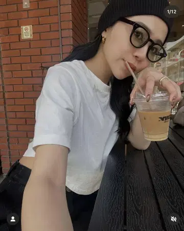 efu 화이트 크롭 반팔 티셔츠