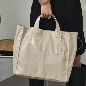 카슈카슈 소프트 에나멜 토트백