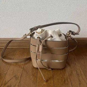 베이지 버킷형 숄더백