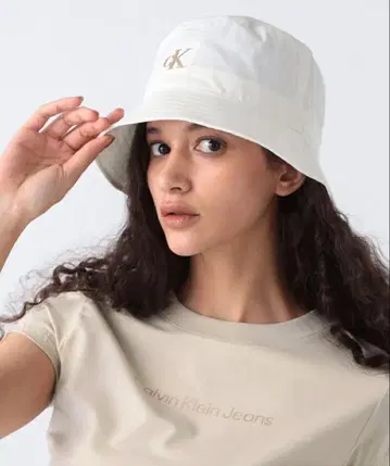 Calvin Klein Jeans 화이트 버킷 햇 S