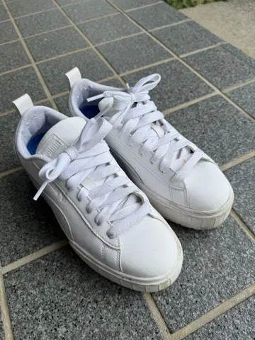 PUMA 화이트 플랫폼 스니커즈
