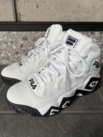 FILA 화이트 스니커즈