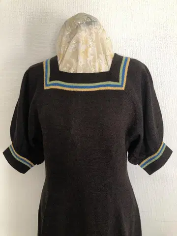 다크 브라운 라메 믹스 퍼프 슬리브 원피스