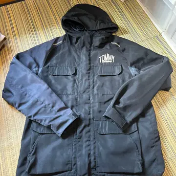 TOMMY 후드 부착 블랙 자켓