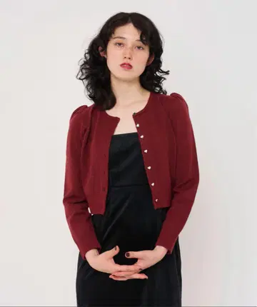 숏 기장 하트 단추 가디건 TINA: JOJUN