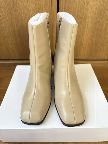 [ 새상품급 ] moussy 베이지 지퍼 달린 숏부츠
