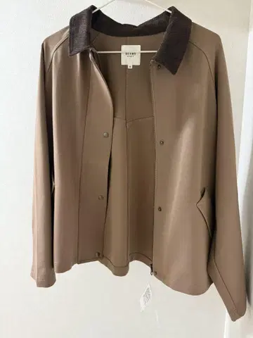 브라운 코듀로이 옷깃 자켓