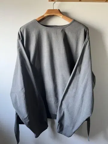 Sillage 노카라 와이드 실루엣 풀오버 셔츠