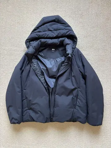 유니클로 블랙 다운 자켓 후드 부착
