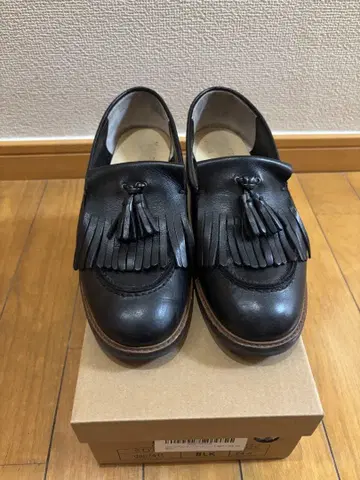 [ 중고 ] MARGARET HELL 태슬 프린지 로퍼