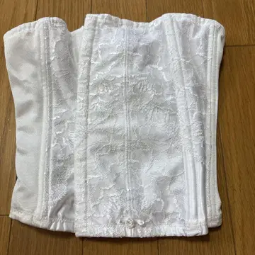 트림프 화이트 레이스 부착 코르셋