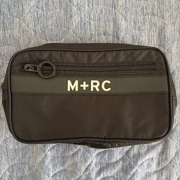 M+RC 블랙 숄더백