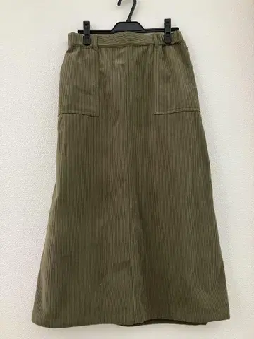 쁘띠 앙 플뢰르 올리브색 코듀로이 타이트 스커트