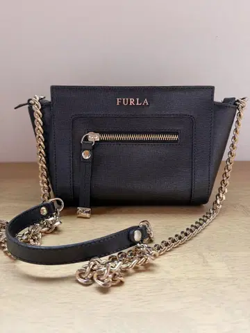 FURLA 블랙 가죽 숄더백