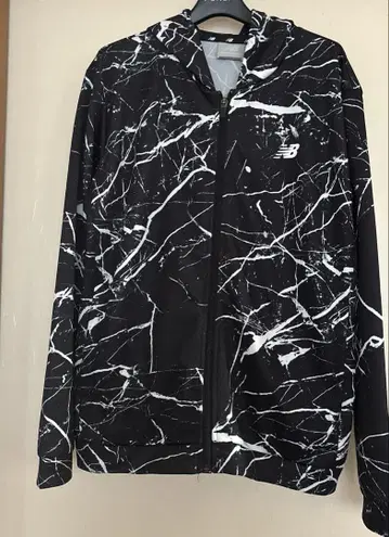New Balance 마블 무늬 후드 부착 자켓 M